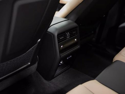 Certified 2026 Porsche Cayenne AWD/4WD image 33