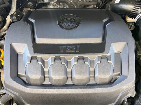 Certified 2023 Volkswagen Tiguan SE R-Line FWD image 32