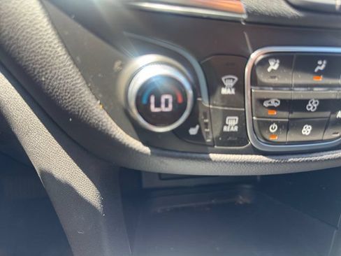 Used 2024 Chevrolet Equinox LT FWD image 19