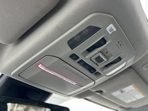 Used 2023 Toyota Highlander XLE image 24