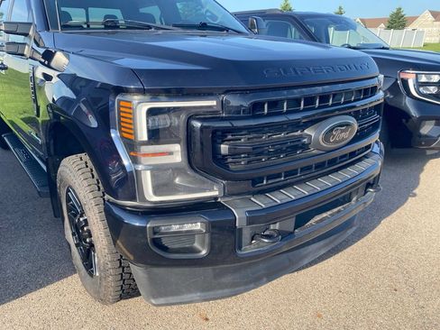 Used 2022 Ford F250 Lariat w/ Black Appearance Package AWD/4WD image 3