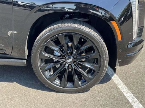 Used 2026 Cadillac Escalade ESV Platinum Sport w/ LPO, ONYX Package AWD/4WD image 9