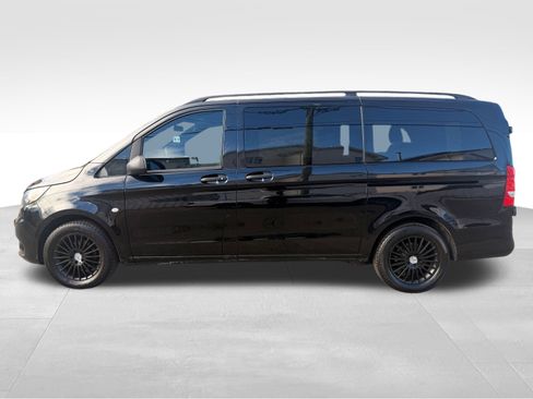 Used 2017 Mercedes-Benz Metris Passenger image 10