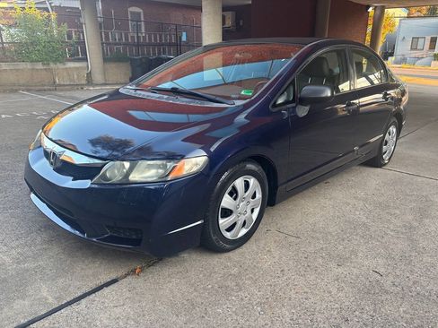 Used 2010 Honda Civic DX-VP image 1