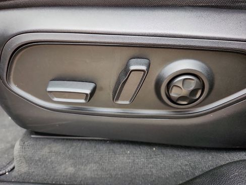 Used 2024 Jeep Grand Cherokee Limited w/ Black Appearance Package image 14