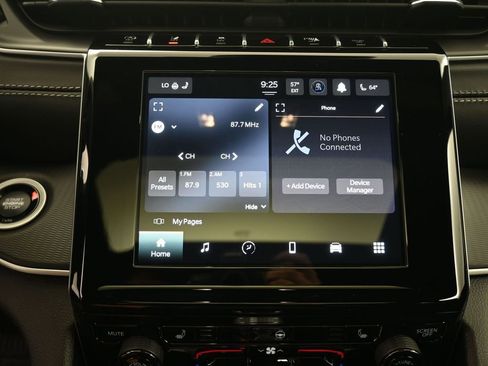 New 2025 Jeep Grand Cherokee Laredo image 32