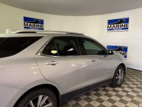 Used 2022 Chevrolet Equinox Premier FWD image 2
