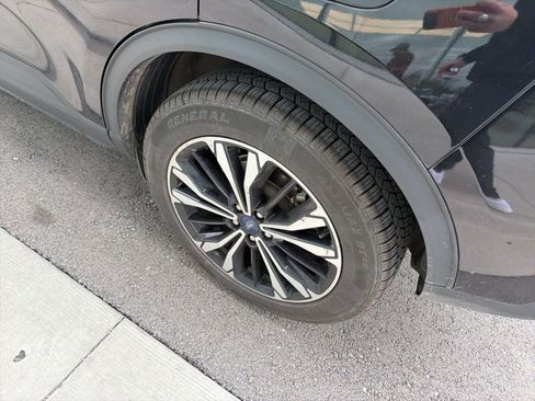 Used 2021 Ford Escape SE w/ SE Sport Appearance Package image 22