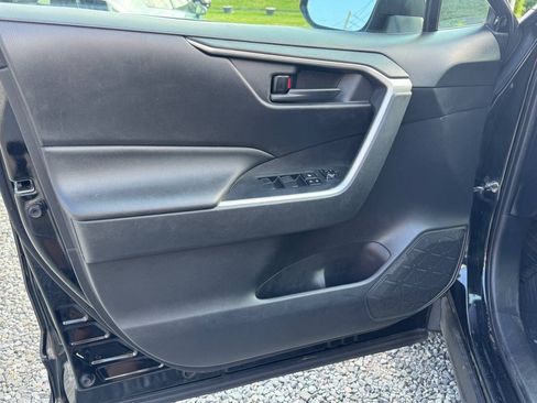 Used 2021 Toyota RAV4 LE AWD/4WD image 22