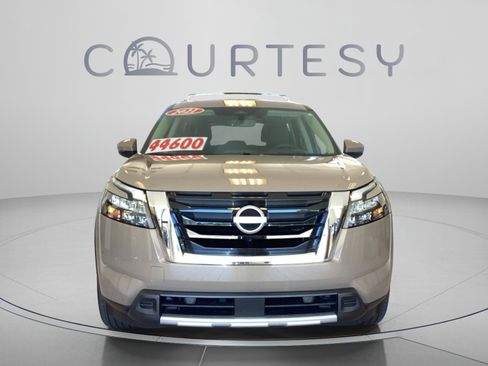Certified 2025 Nissan Pathfinder Platinum w/ Cargo Package AWD/4WD image 10