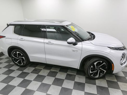 Used 2024 Mitsubishi Outlander 4WD Plug-In Hybrid image 5