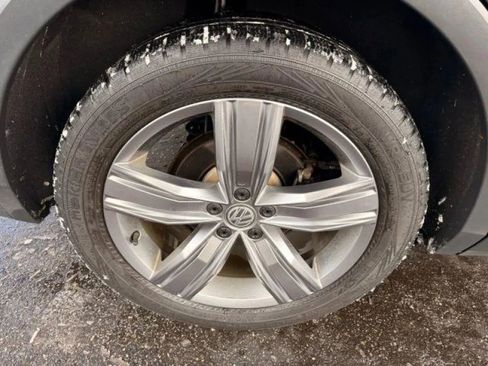 Used 2021 Volkswagen Tiguan SEL AWD/4WD image 46