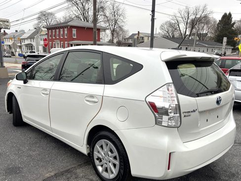 Used 2013 Toyota Prius V Five image 4