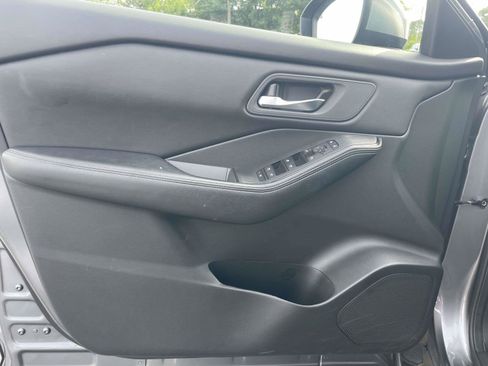 Used 2024 Nissan Rogue SV AWD/4WD image 16