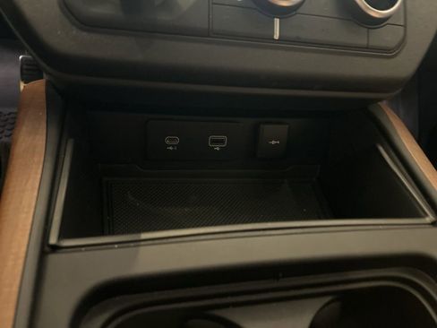 Used 2024 Land Rover Defender 110 X image 9