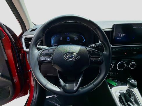 Used 2024 Hyundai Venue Limited FWD image 8