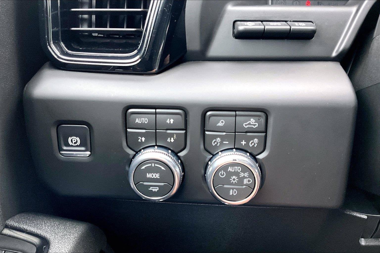 Used 2026 GMC Sierra 2500 AT4 w/ Technology Package AWD/4WD image 38