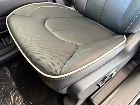 New 2026 Chrysler Pacifica Limited w/ S Appearance Package image 27