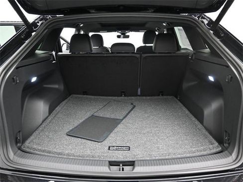 New 2026 Volkswagen Atlas Cross Sport SE image 12