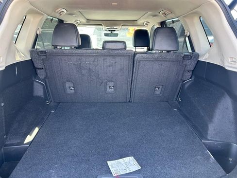 Used 2023 Nissan Rogue SV w/ SV Premium B Package FWD image 17