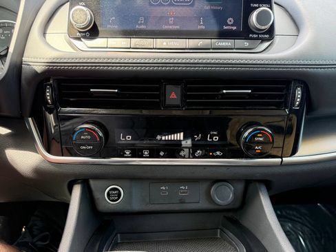 Used 2022 Nissan Rogue SV FWD image 23