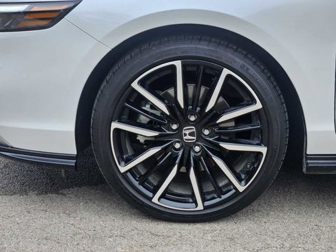 Used 2024 Honda Accord Touring image 9