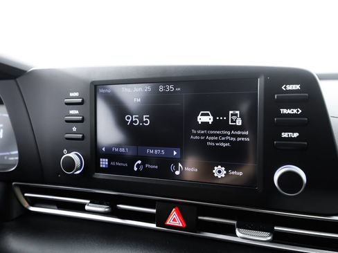 Used 2025 Hyundai Elantra SE FWD image 25