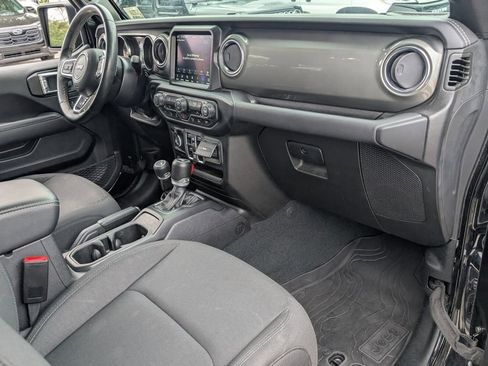 Used 2022 Jeep Wrangler Unlimited Sahara w/ Safety Group image 17