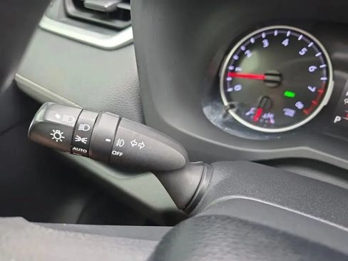 Used 2019 Toyota RAV4 XLE FWD image 22