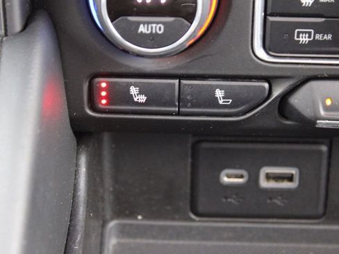 Used 2021 Chevrolet Suburban LT image 43