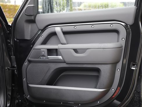 New 2026 Land Rover Defender 110 X-Dynamic SE AWD/4WD image 9