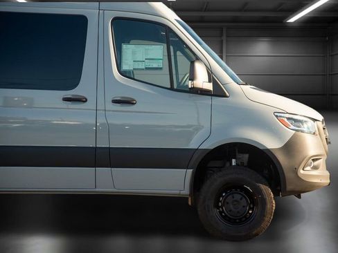 Used 2025 Mercedes-Benz Sprinter 2500 image 9