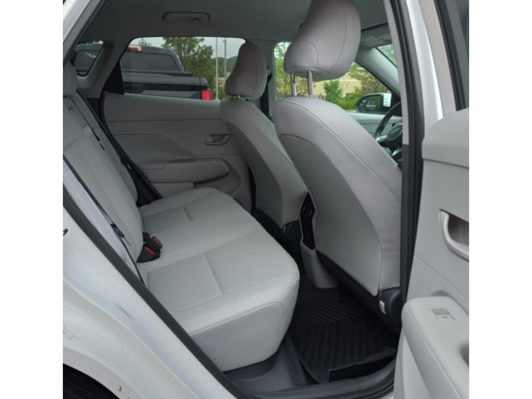 Used 2024 Hyundai Kona SEL FWD image 6
