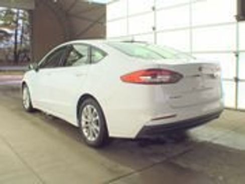 Used 2020 Ford Fusion SE w/ Fleet SE Value Package FWD image 2