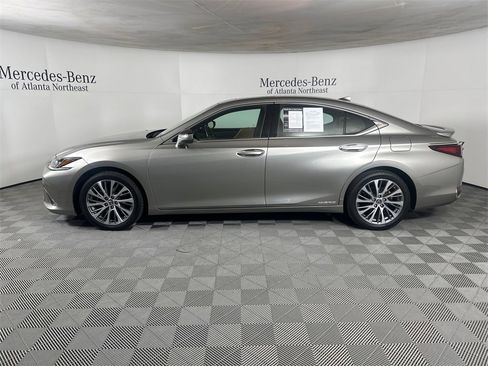 Used 2020 Lexus ES 300h w/ Premium Package image 4