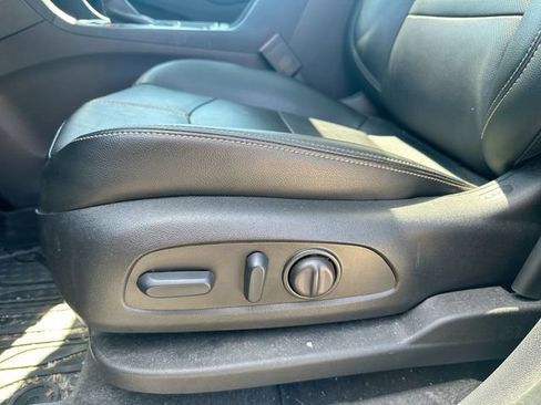Used 2024 Chevrolet Equinox Premier AWD/4WD image 39