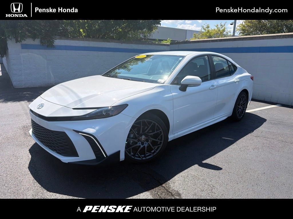 Used 2025 Toyota Camry SE w/ Convenience Package FWD image 1