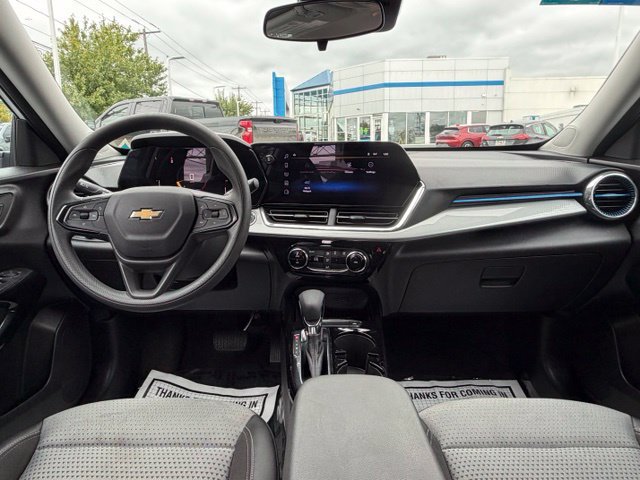 Certified 2025 Chevrolet Trax LT FWD image 3