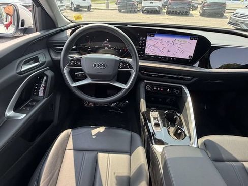 Used 2025 Audi Q5 Premium w/ Convenience Package AWD/4WD image 12