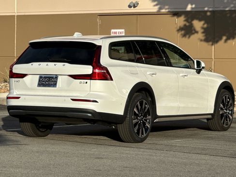 New 2026 Volvo V60 B5 Cross Country Ultra w/ Protection Package Premier image 5