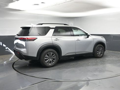 Used 2025 Nissan Pathfinder SV image 5