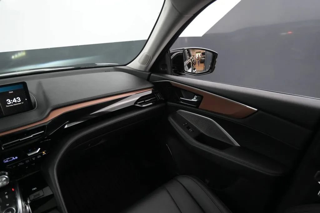 Used 2022 Acura MDX SH-AWD image 35