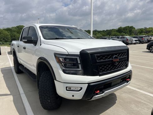 Certified 2021 Nissan Titan PRO-4X w/ Pro-4x Convenience Package AWD/4WD image 2