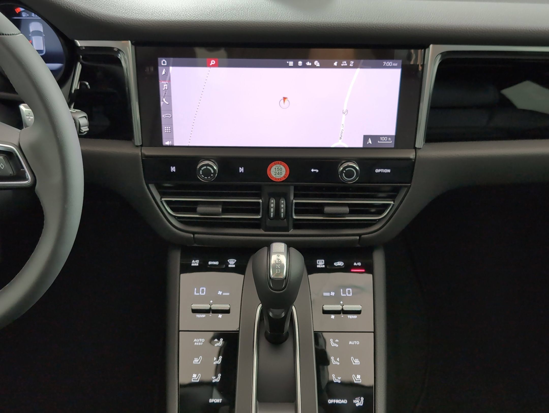 Certified 2025 Porsche Macan AWD/4WD image 25