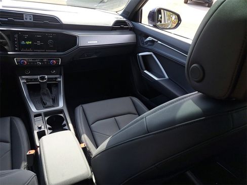 New 2025 Audi Q3 2.0T Premium image 25