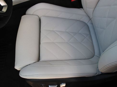 New 2026 BMW X5 xDrive50e image 13