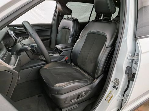 Used 2023 Jeep Grand Cherokee L Laredo image 11