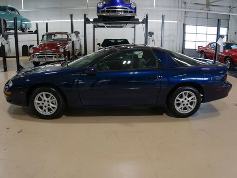 Used 2001 Chevrolet Camaro LT w/ Preferred Equipment Group 1 image 2
