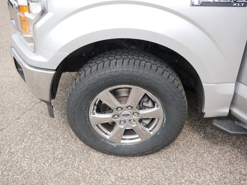 Used 2019 Ford F150 XLT w/ Equipment Group 302A Luxury AWD/4WD image 15