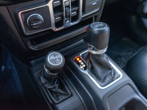 Used 2023 Jeep Wrangler Unlimited Sahara image 21